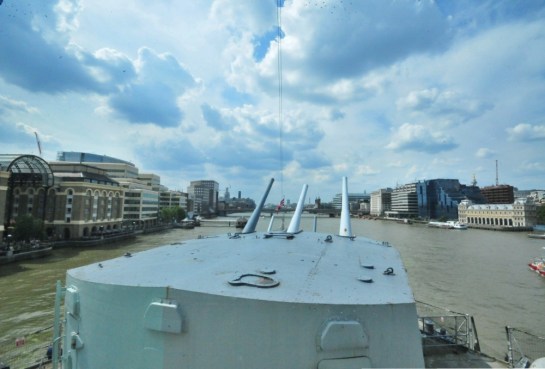 HMS Belfast, Thames Nehri üzerinde ziyaretçilerine eski günlerini anlatıyor...