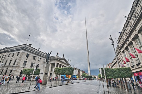 121 metrelik "Spire of Dublin" Anıtı...