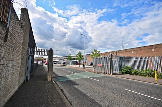 Shankill Yolu üzerindeki meşhur "Duvar" üzerindeki bir geçiş noktası...