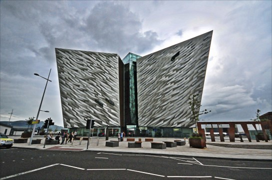 Titanik'in yapıldığı Belfast'taki Titanic Belfast ziyaret edilmesi gereken yerlerden...